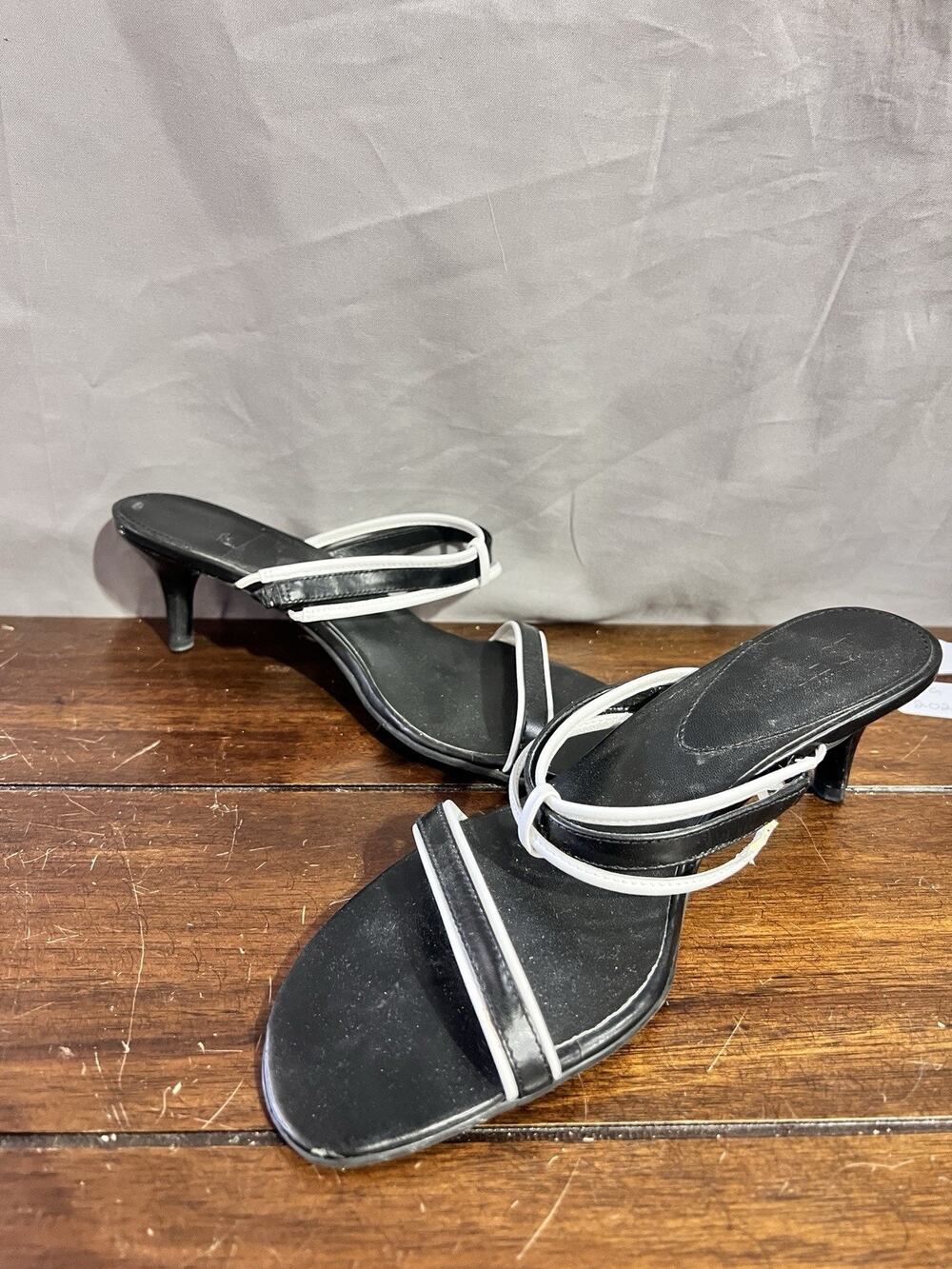 Ann Taylor LOFT black and white mid-heel sandals Size 8 TG2020